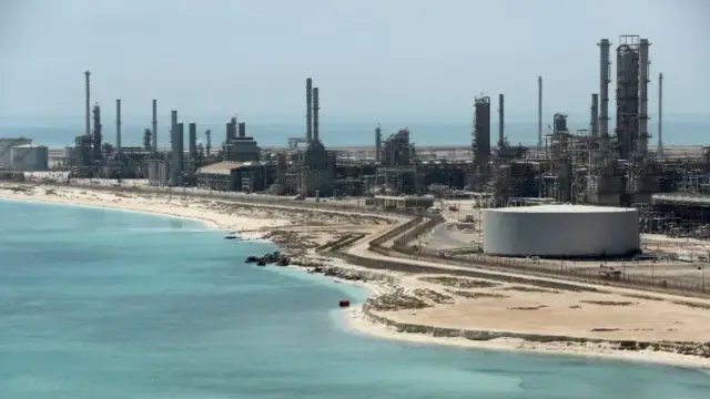 Aramco helicopter crash kills 14 in Saudi Arabia