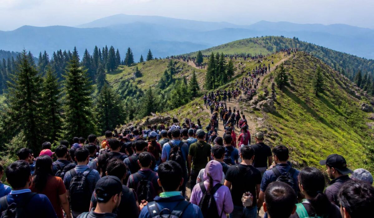 Massive Crowds Flood Mushkpuri Trail: Safety and Environmental Concerns Arise