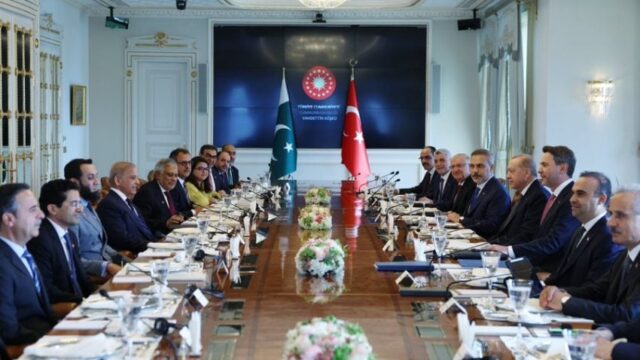 PM Shehbaz and Erdoğan Engage in Strategic Talks to Boost Investment and Trade