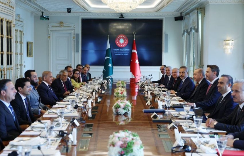 PM Shehbaz and Erdoğan Engage in Strategic Talks to Boost Investment and Trade